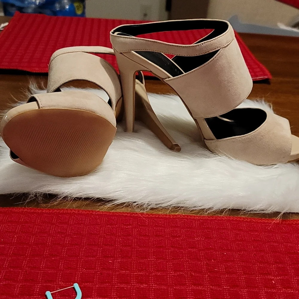 Shoes - Picture 3 of 4